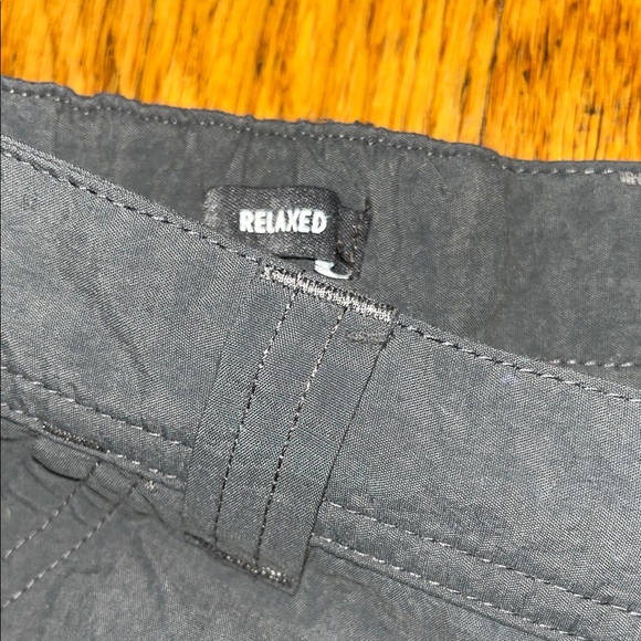 REI Co-Op Relaxed Men's Black Cargo Shorts Size 30 - Picture 5 of 10